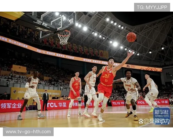 魔术队迎战步行者队全力争胜 双方激烈对抗上演精彩篮球盛宴