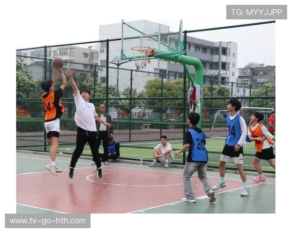 以篮球为纽带探索团队合作与青春拼搏精神的无限魅力