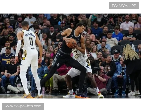 火箭鏖战马刺全场激烈新星崛起老将对决引爆球迷激情