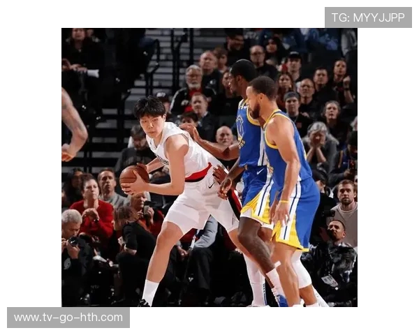 0417雷霆与开拓者激战正酣谁能在季后赛争夺中脱颖而出